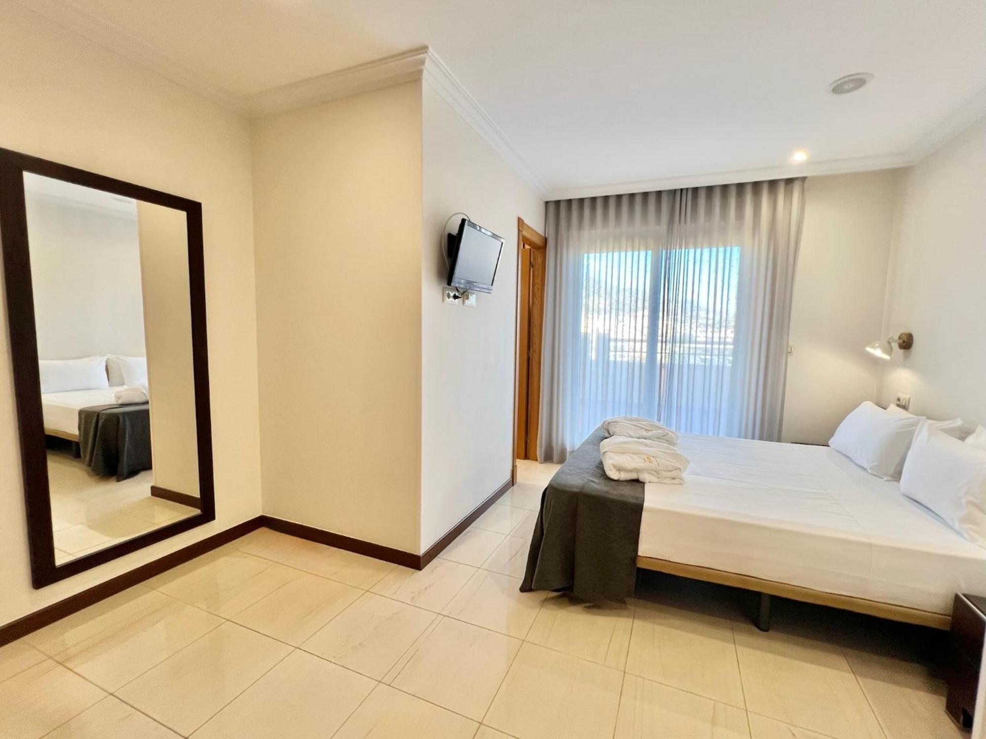 Apartamentos Mediterraneo Real Fuengirola Dış mekan fotoğraf